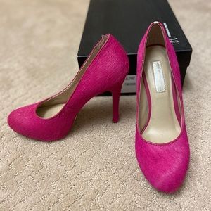 Pink hair calf round toe pumps